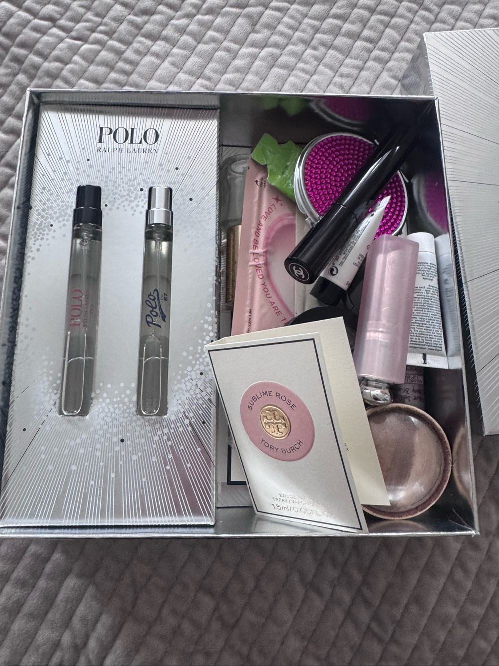 Make up and scent sample bundle - Picture 3 of 5